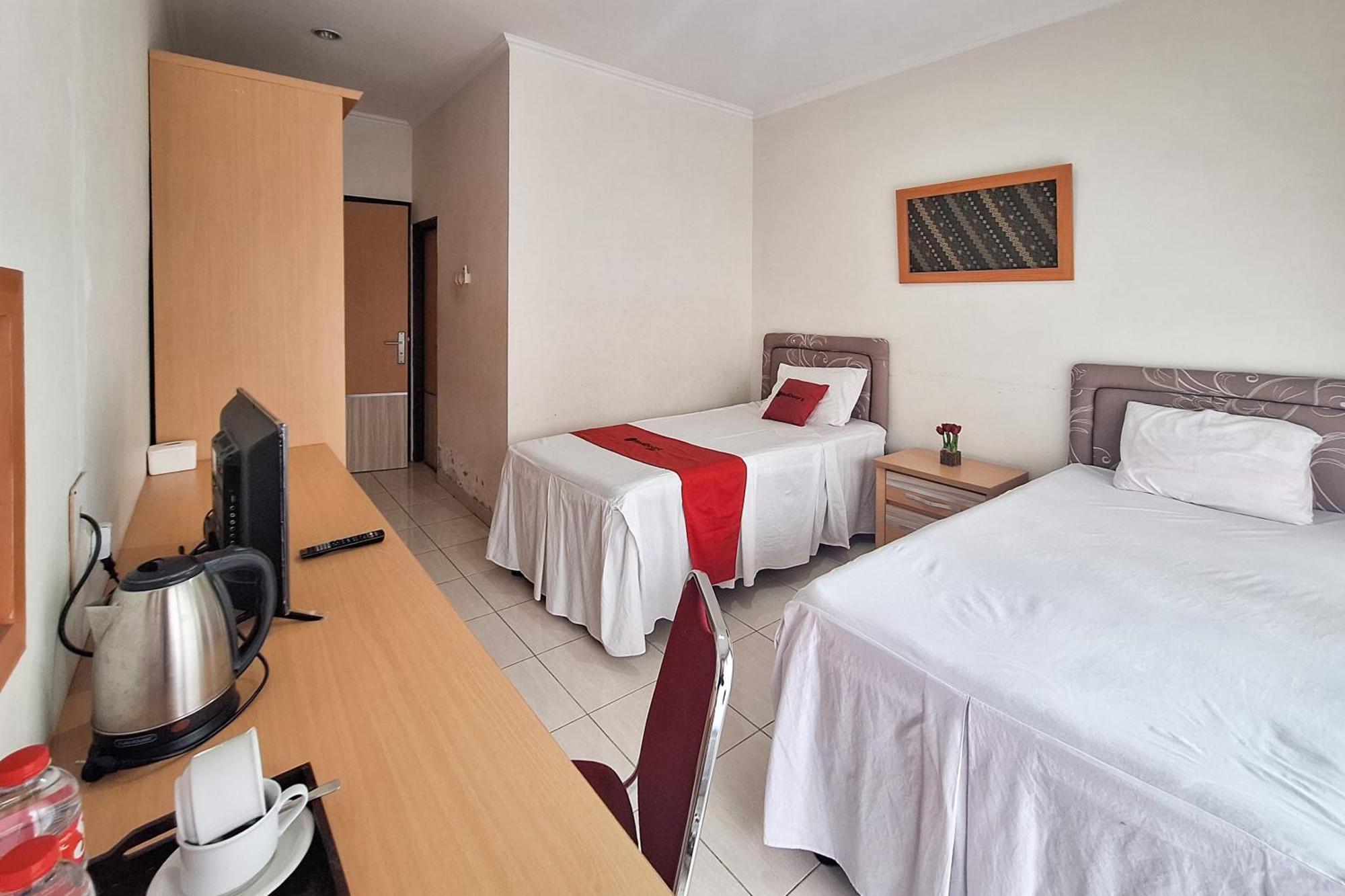 Reddoorz Resort At Tridaya Cisarua Puncak Exterior photo