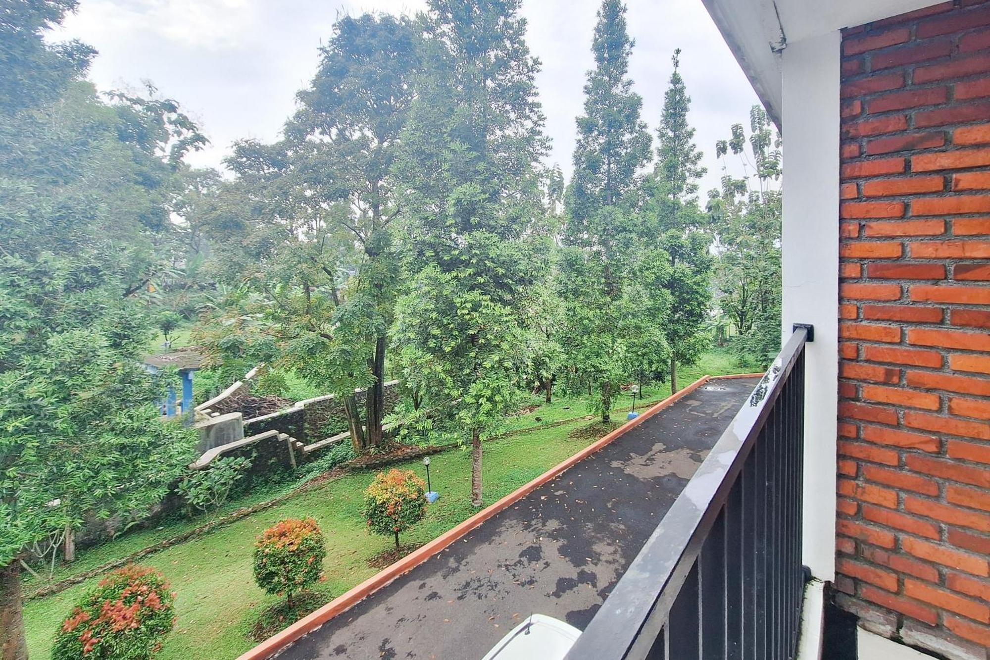 Reddoorz Resort At Tridaya Cisarua Puncak Exterior photo