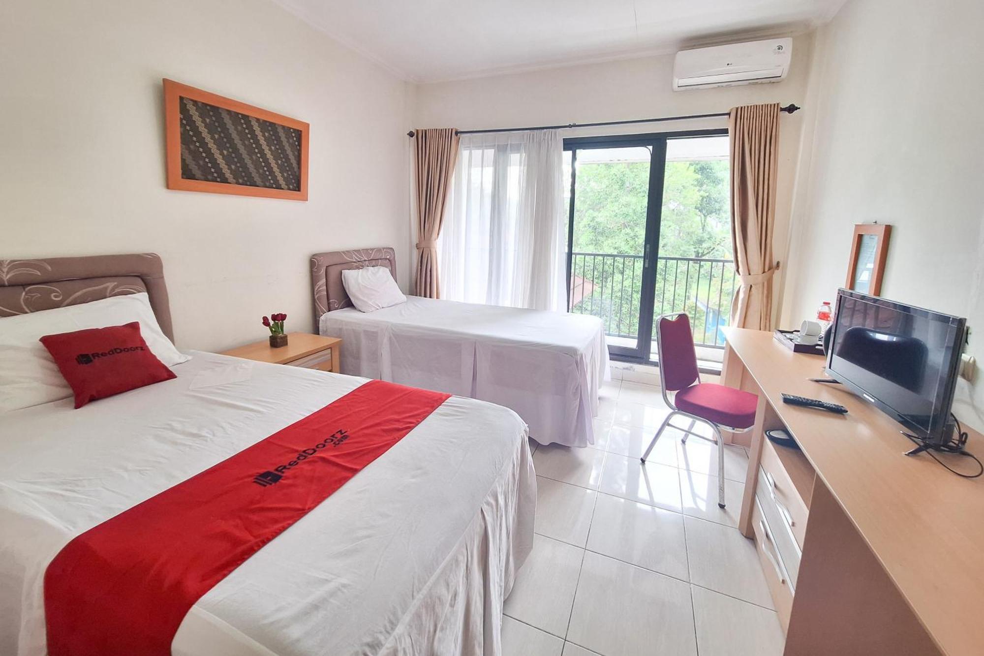 Reddoorz Resort At Tridaya Cisarua Puncak Exterior photo