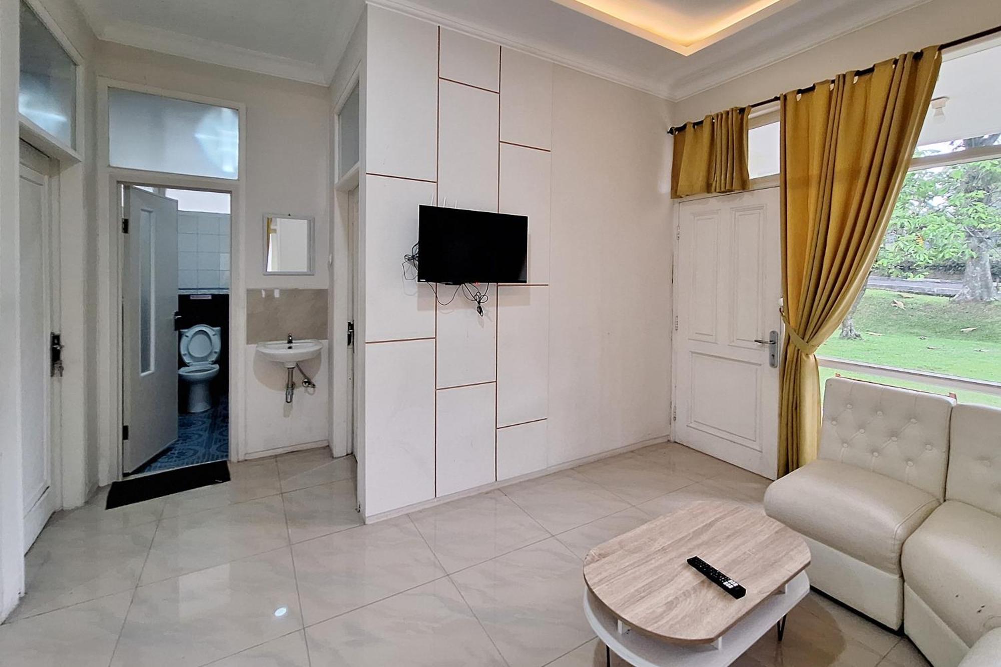Reddoorz Resort At Tridaya Cisarua Puncak Exterior photo