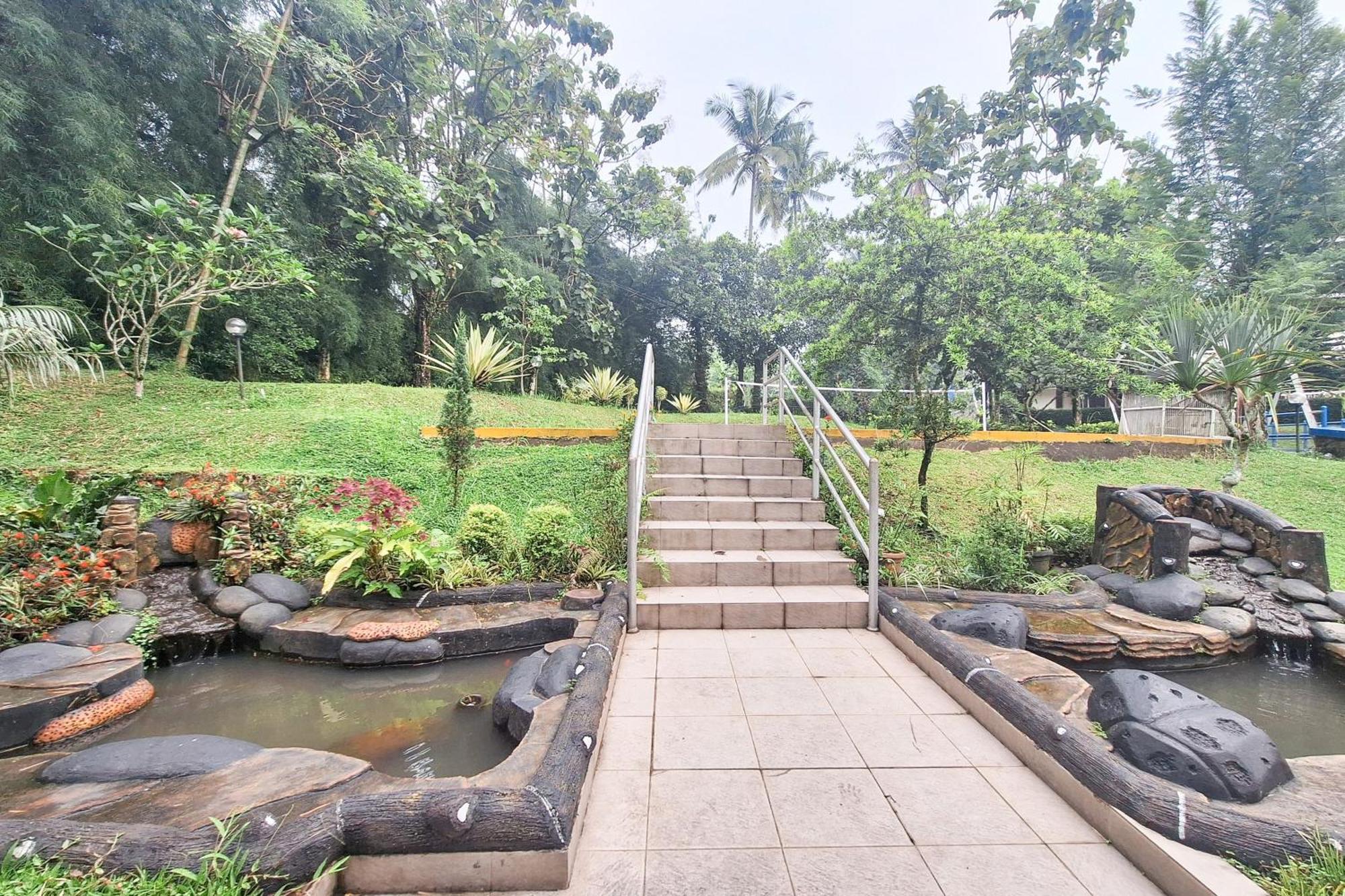 Reddoorz Resort At Tridaya Cisarua Puncak Exterior photo