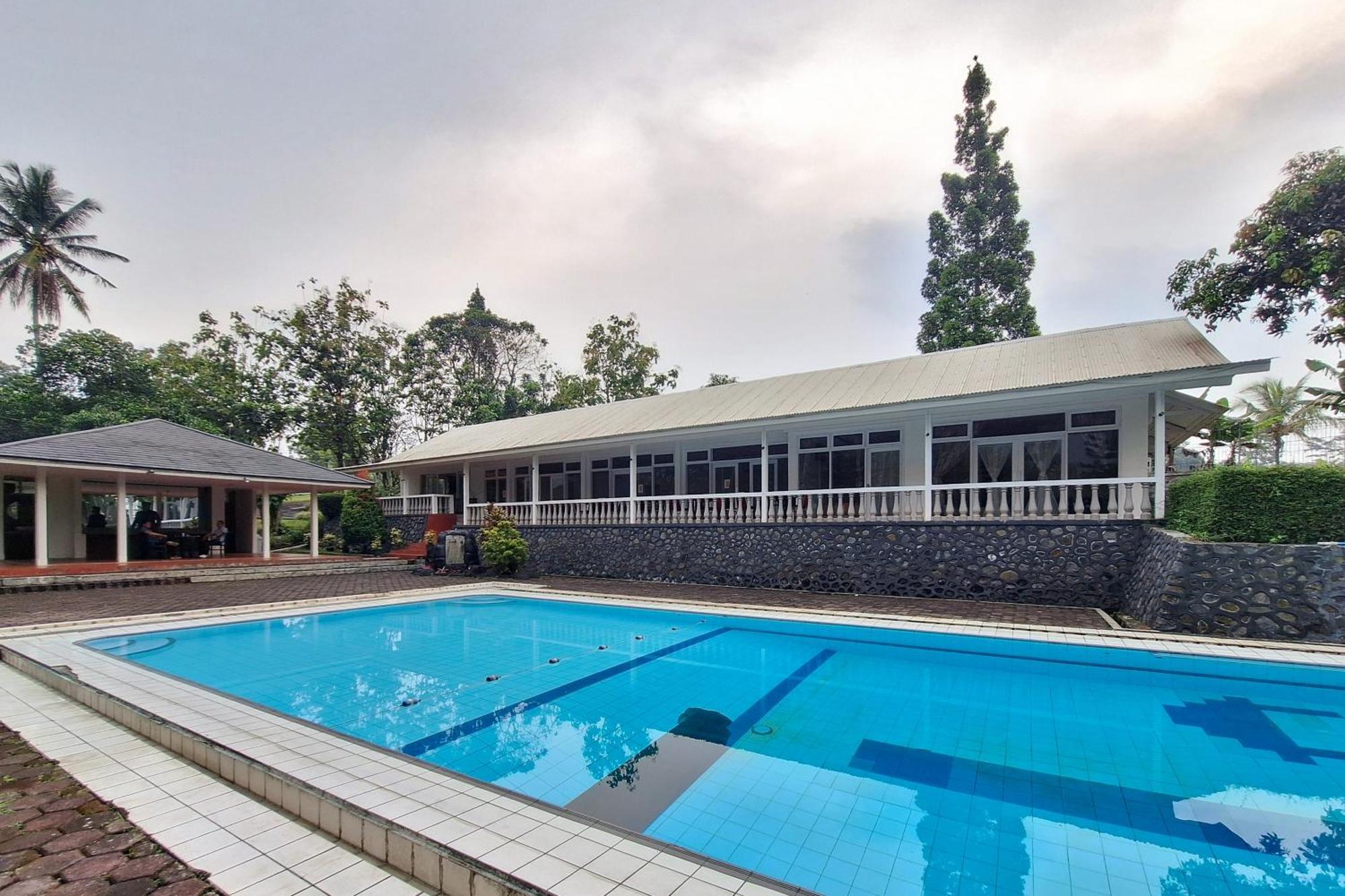 Reddoorz Resort At Tridaya Cisarua Puncak Exterior photo