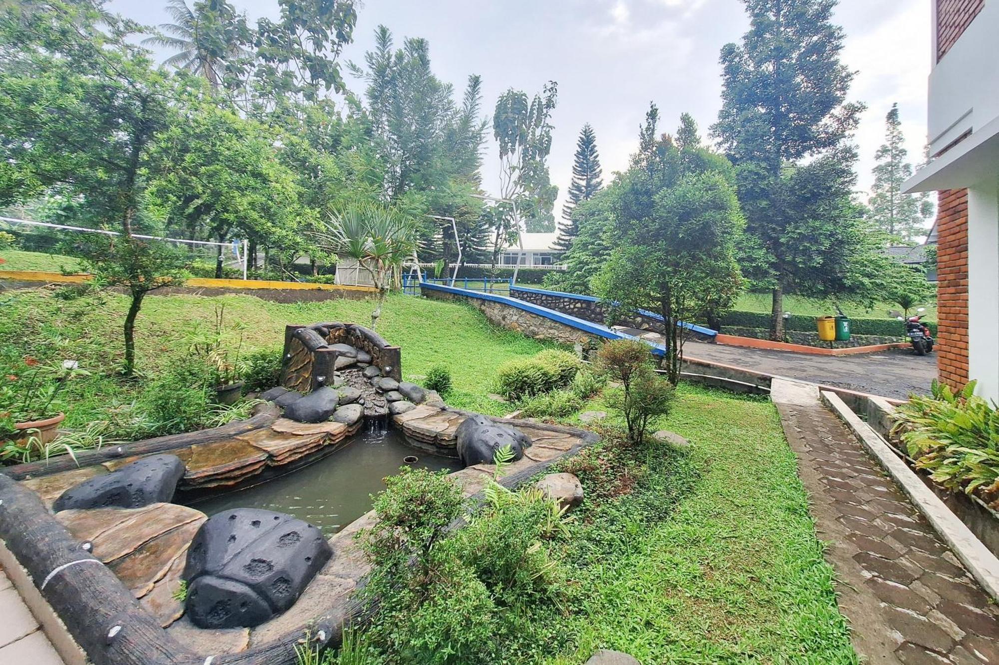 Reddoorz Resort At Tridaya Cisarua Puncak Exterior photo